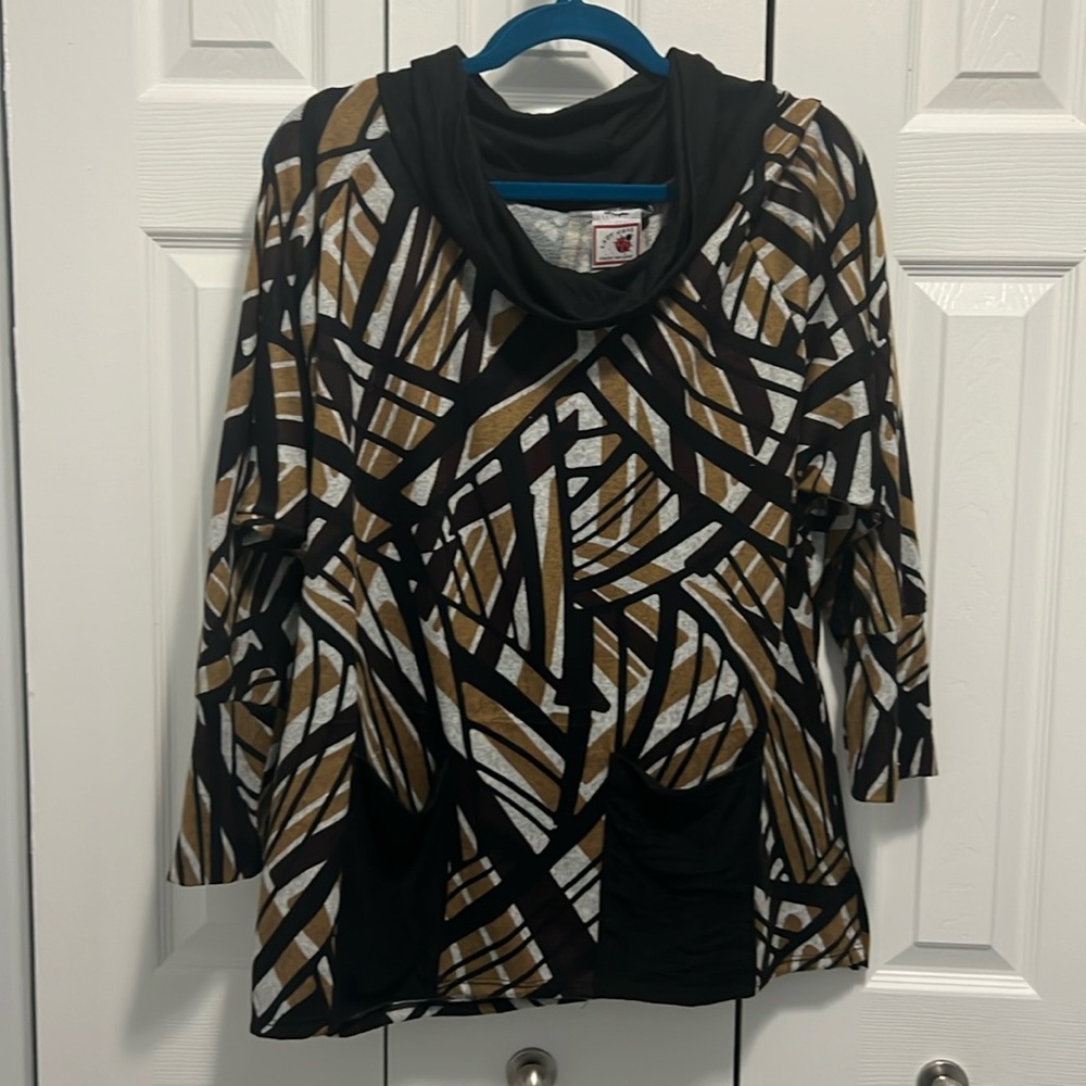 Lady Jane top with 2 great front pockets comfy roomy L $15